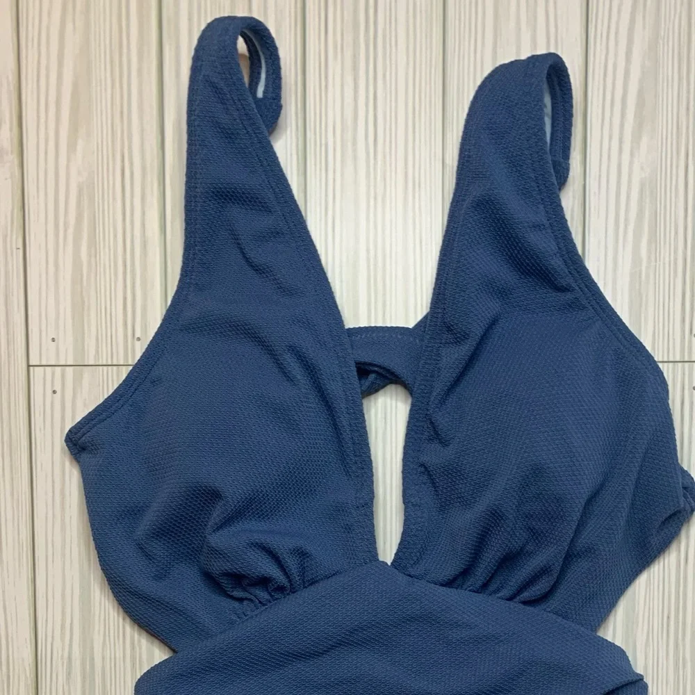 NWT Cupshe one piece v-neck with cut-outs-Navy Women’s Small - Picture 2 of 7
